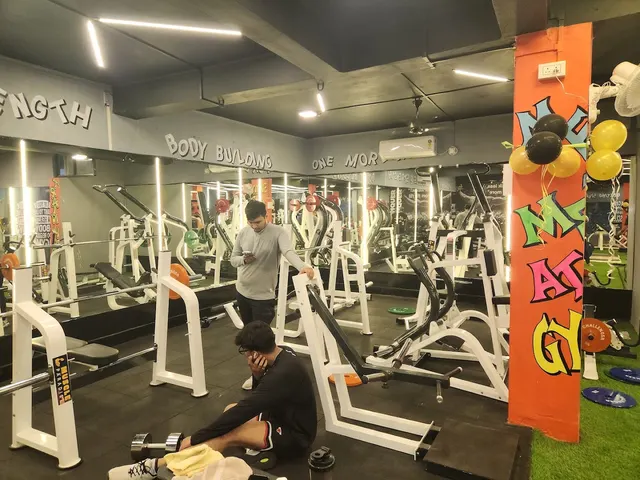 Muscle paradise — Martial Arts in Mominpore