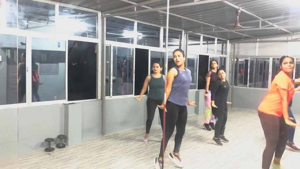 Reshaper dance fitness and yoga studio — Yoga in Paschim Putiary
