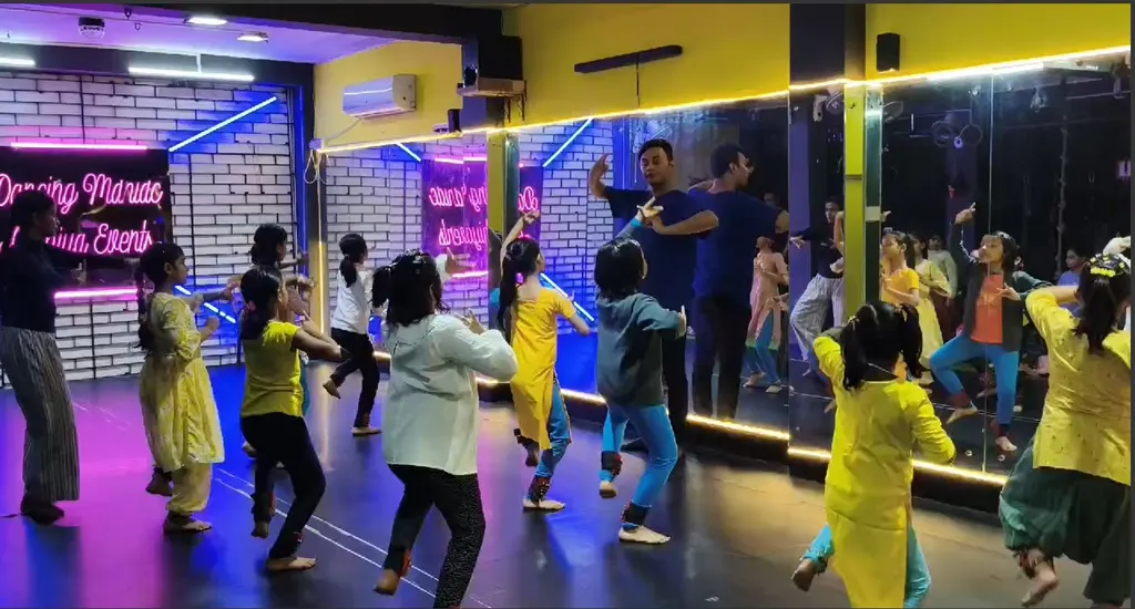 Dancing Maniac: Dance & Fitness Hub — Dance in Beleghata