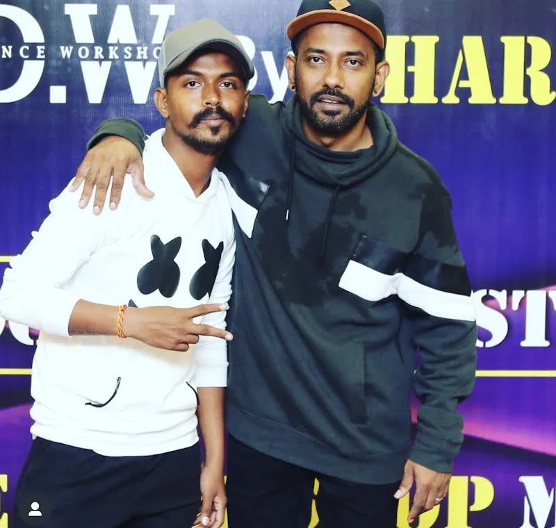 Maniax DANCE ACADEMY AMIN MARG Best Dance Classes in Rajkot for kids & Best Wedding Choreographer — Dance in Kotecha Nagar