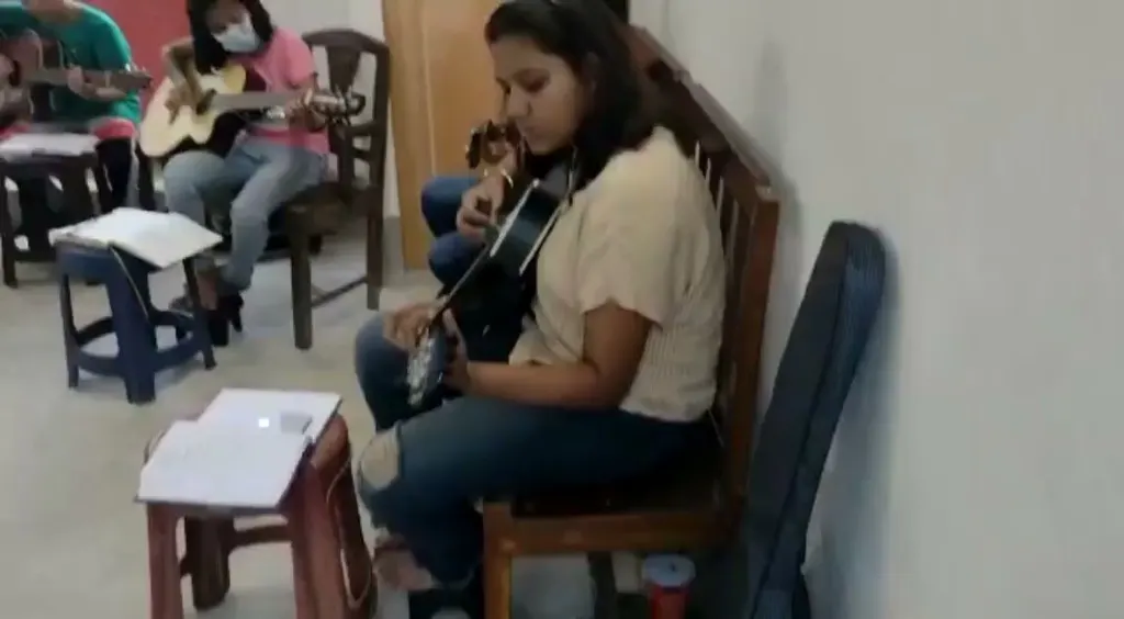 Guitar Lessons — Music in Tollygunge