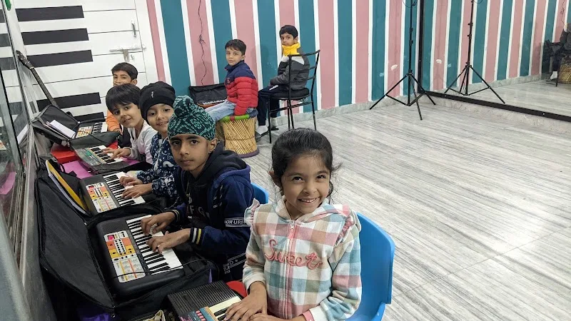 Seven Notes Music & Dance Studio — Dance in Hiran Magri
