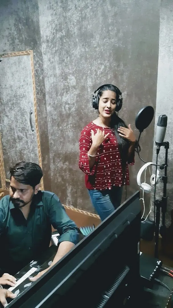Rubal kaur Singer(Musical Band) — Music in Sector 47