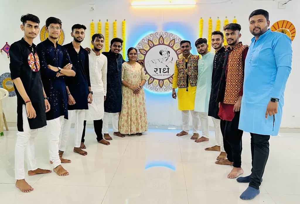 RadheRasGarba — Dance in Nava Naroda
