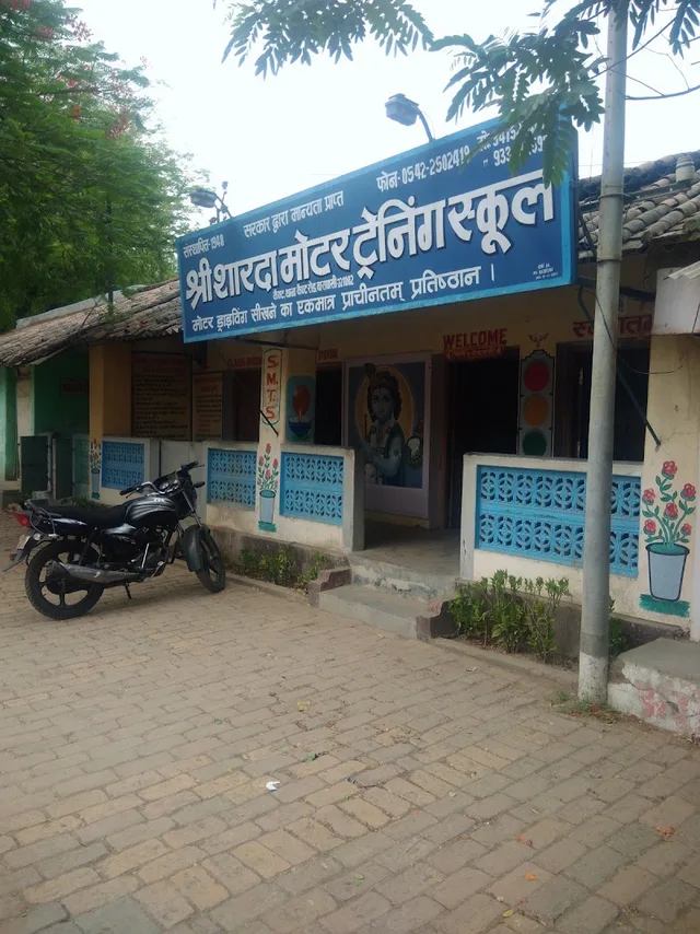 Shri Sharda Moter Training School — Language in Varanasi cantonment