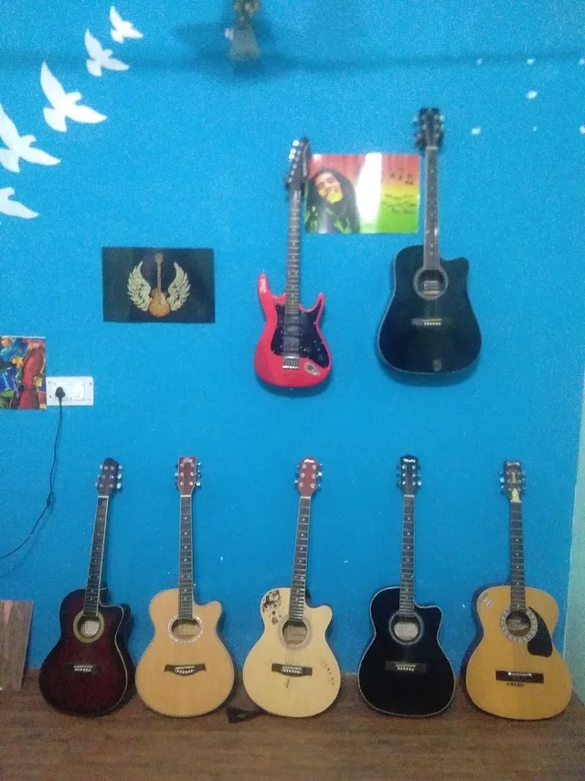 Strings Guitar Classes — Music in Kedar Puram