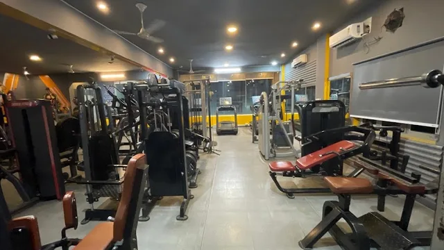 Cuts and Curves Fitness Studio