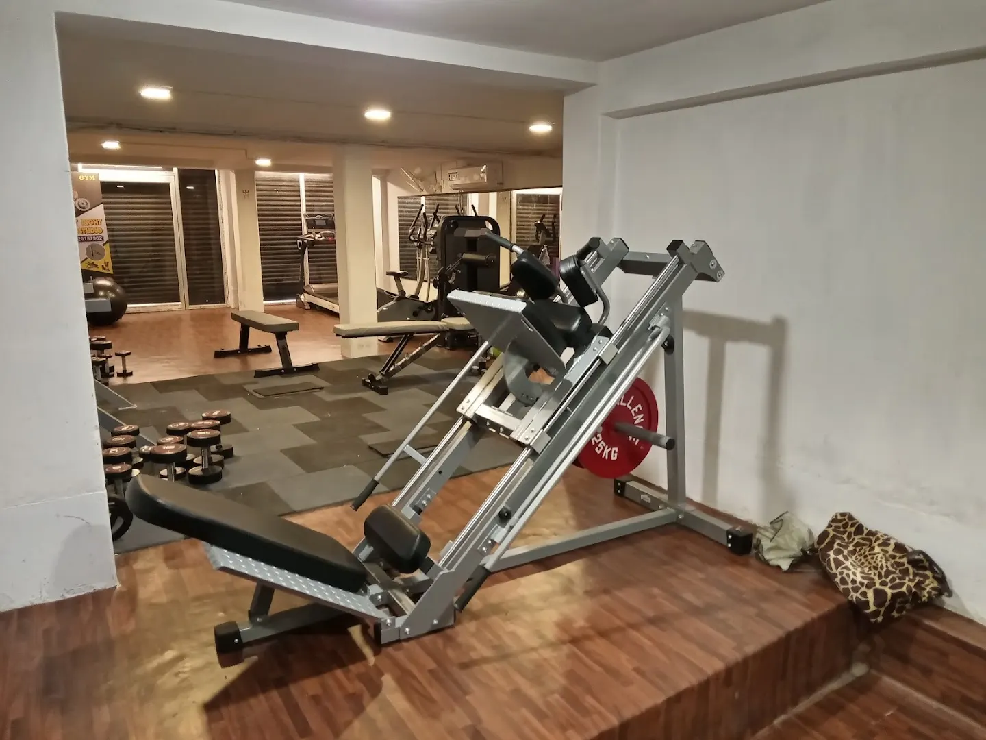 LIVING IT RIGHT fitness studio — Standard Gym in Baghajatin Colony, Kolkata