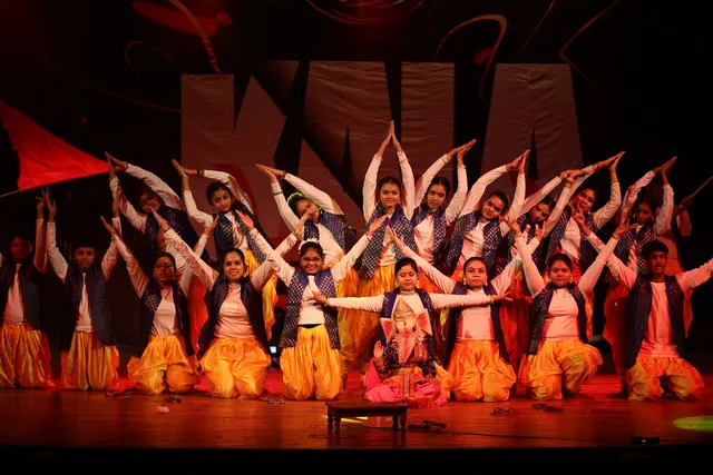 LIVE CREATIVITY CENTER DANCE — Art & Craft in Jorabagan