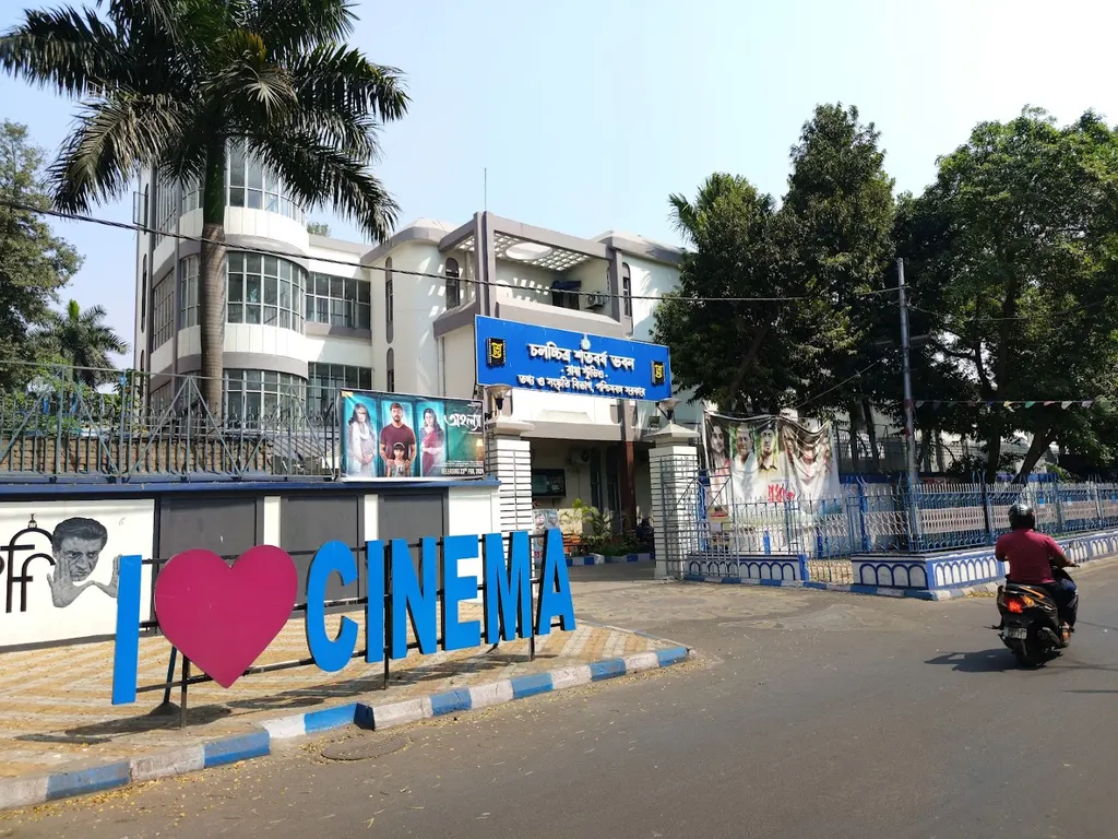 Kolkata Film and Television Institute কলকাতা চলচ্চিত্র ও দূরদর্শন সংস্থান — Art & Craft in Tollygunge