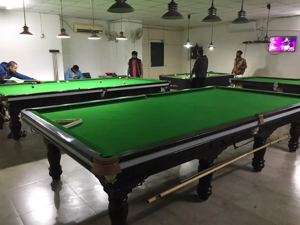 Players pool & snooker — Swimming in Nikol