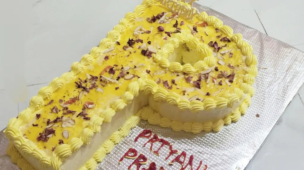 Cake shop and cake classes - anytime cake — Swimming in Harpale wasti