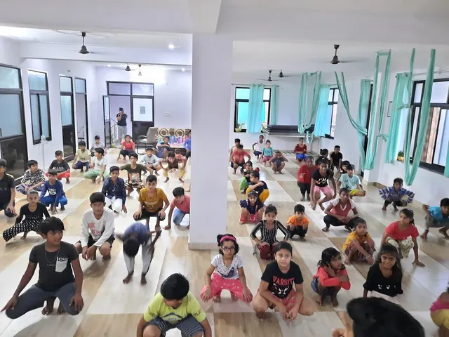 Sarikas touch of health — Yoga in Vidyadhar Nagar
