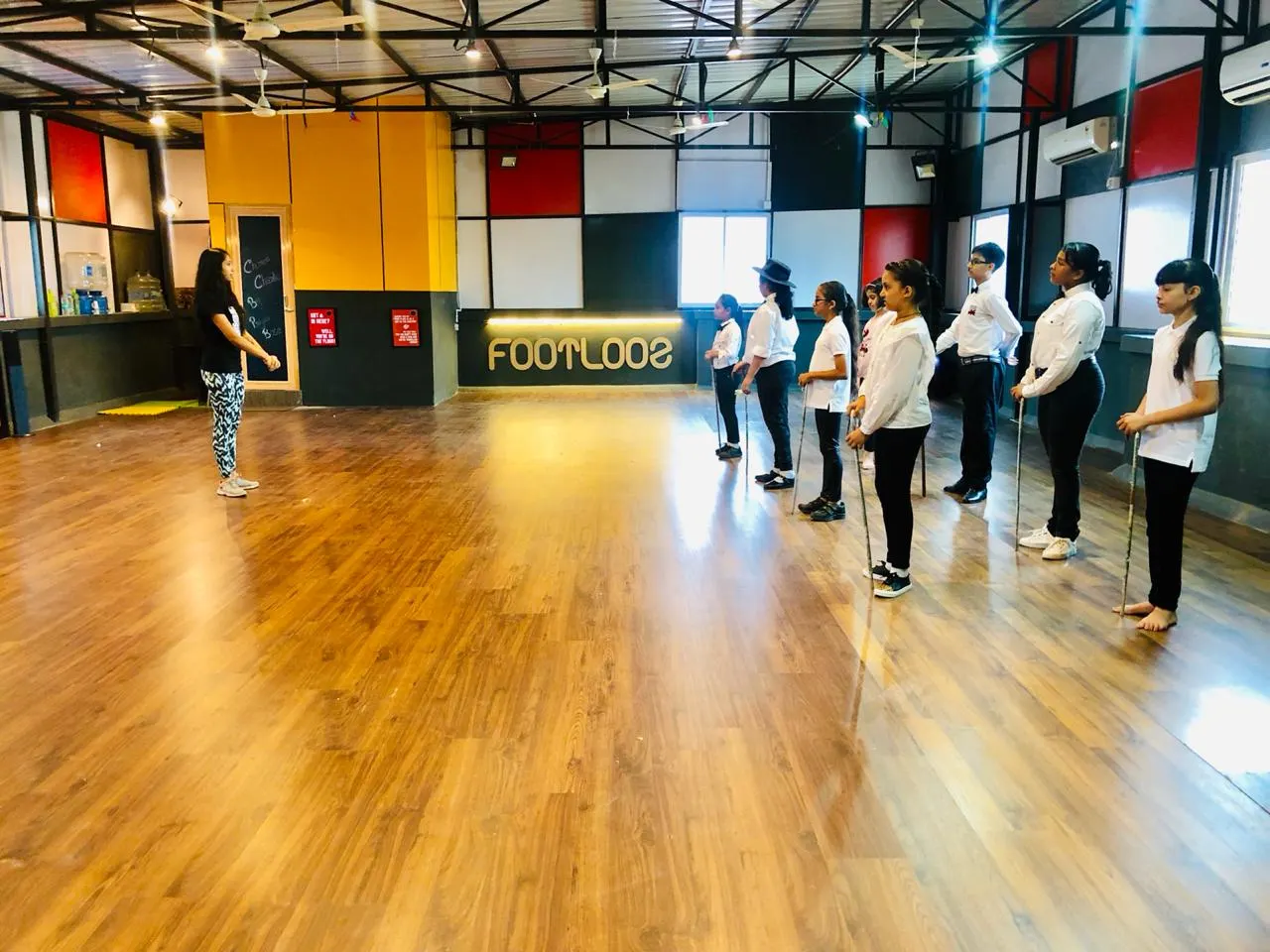 FOOTLOOZ DANCE photo 1
