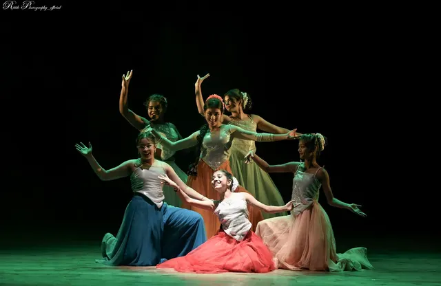 Santalys — Dance in Lake Gardens