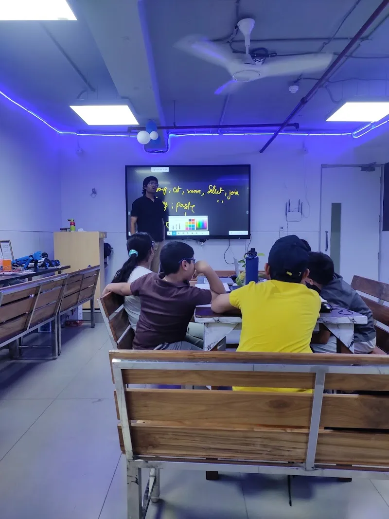 Aitinkr — Coding & Robotics in Race Course