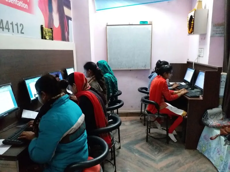 URVI Computer Academy — Coding & Robotics in Madhav Ganj