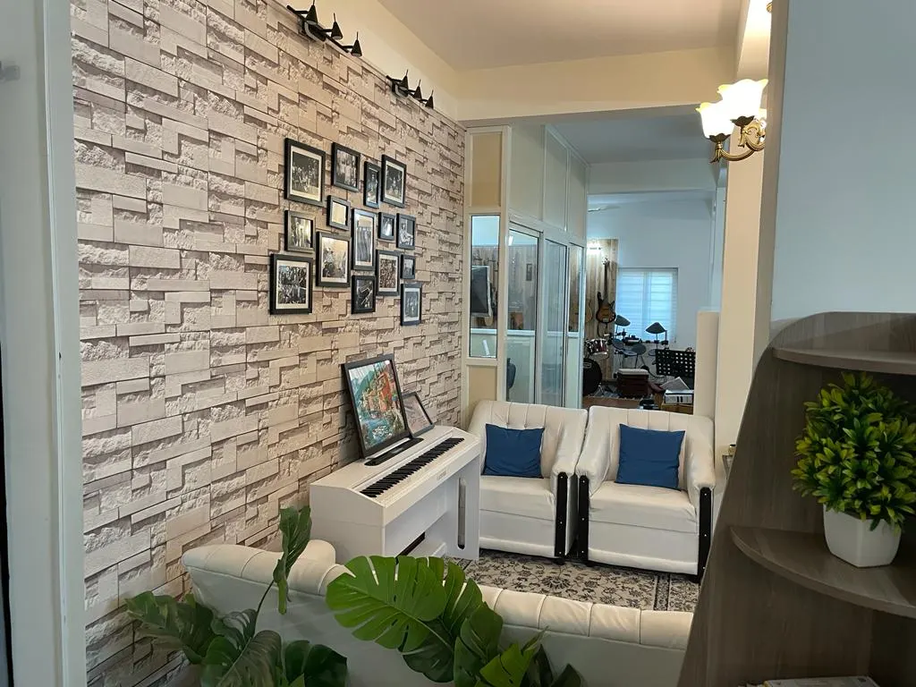 White Noise Academy — Music in Financial District