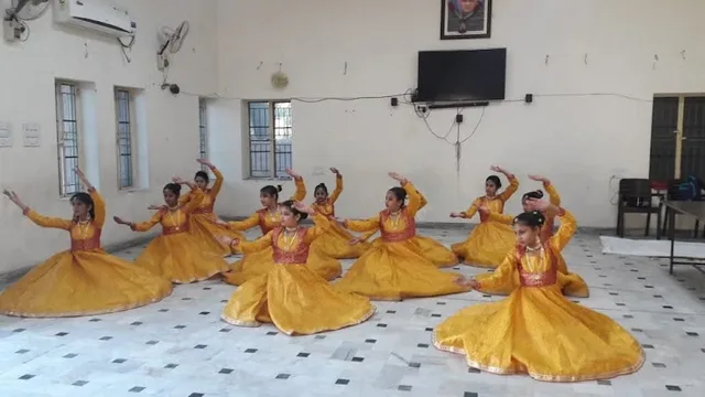 Chaturang Kala Kendra (Rakhi Chauhan) — Art & Craft in Pal