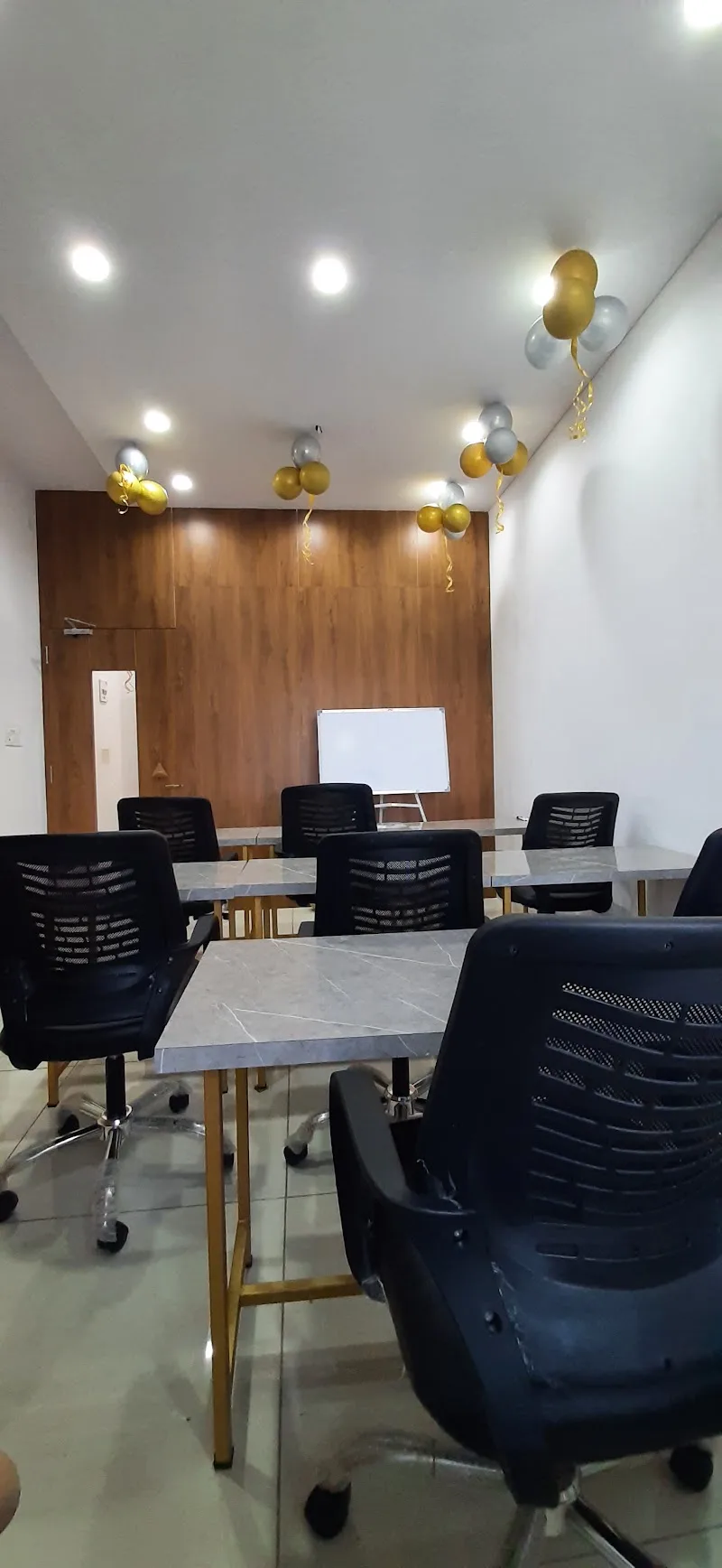 Language of jewellery - Jewellery Design lnstitute — Language in Nehru Nagar