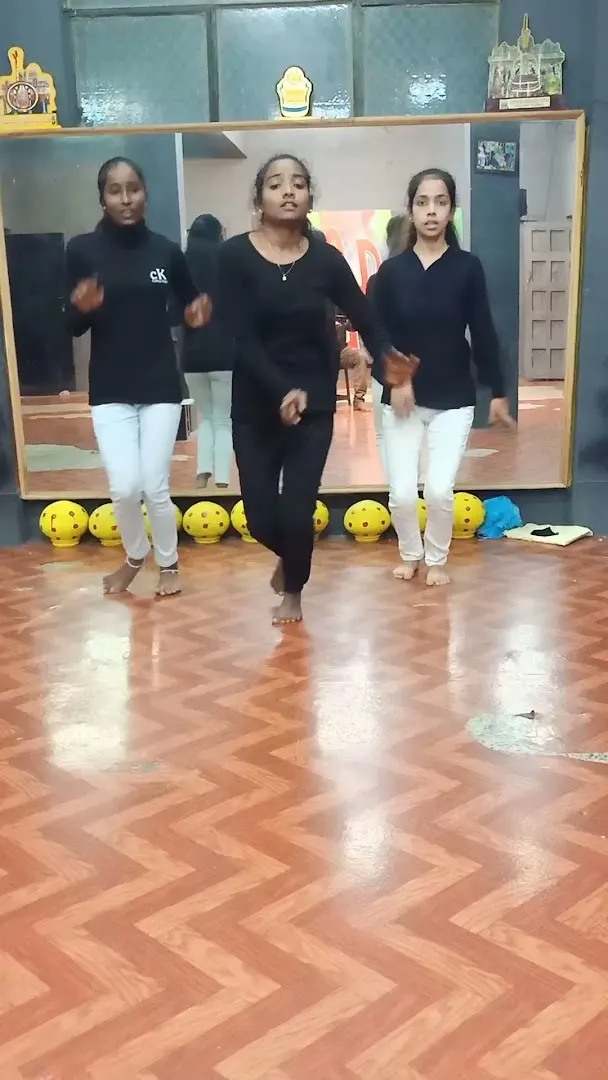 Rhythm dance academy Lal Darwaza — Dance in Lal Darwaza