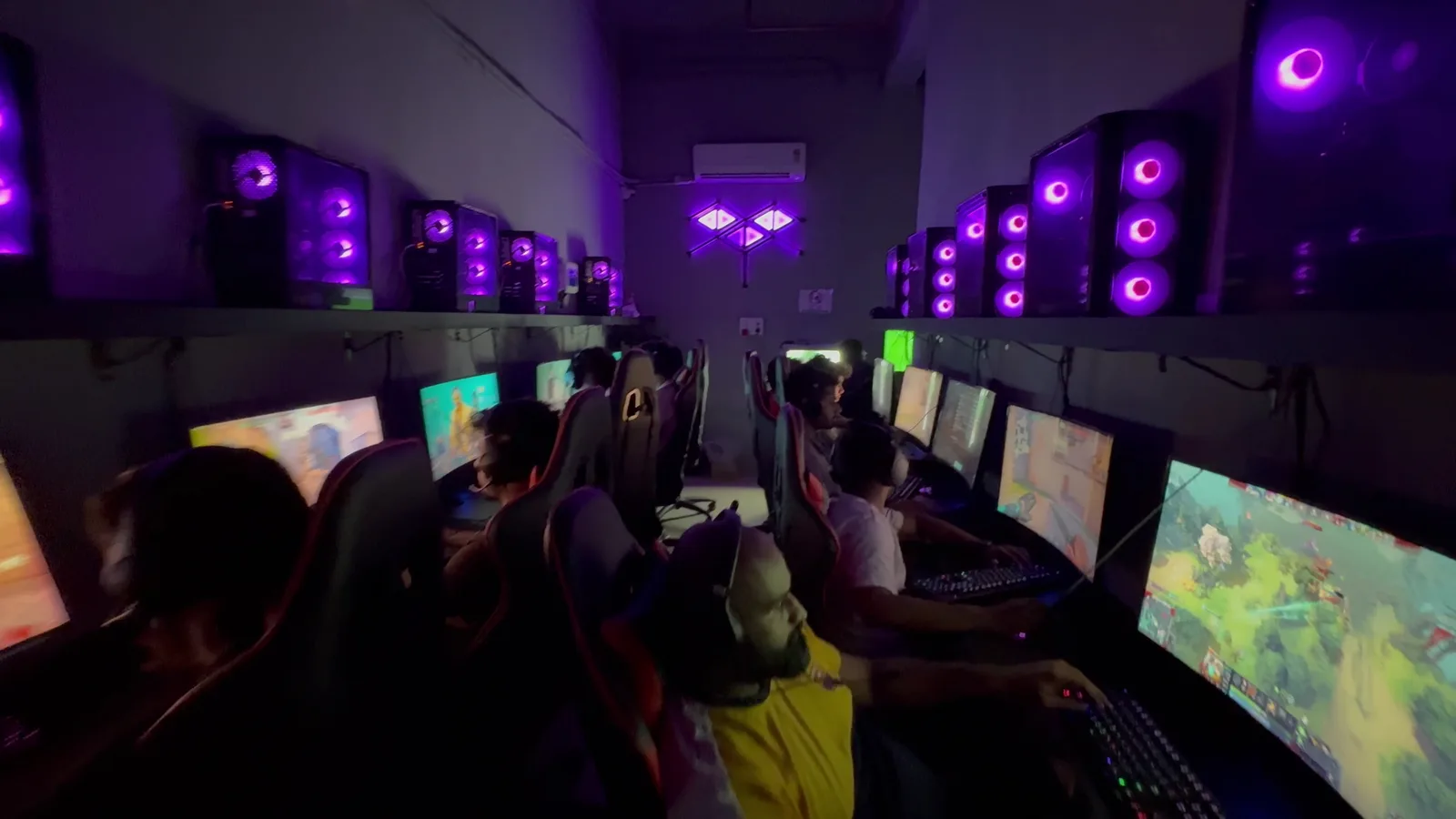 W GAMING CAFE — Game Zones & Arcades in Kandivali, Mumbai